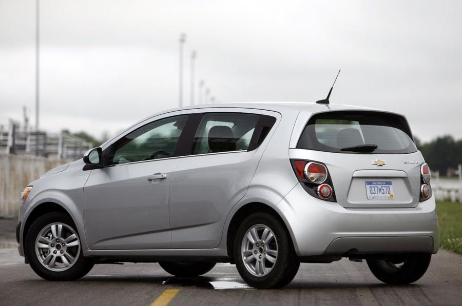  Chevrolet Sonic 2012 года  (фото 17 из 66)